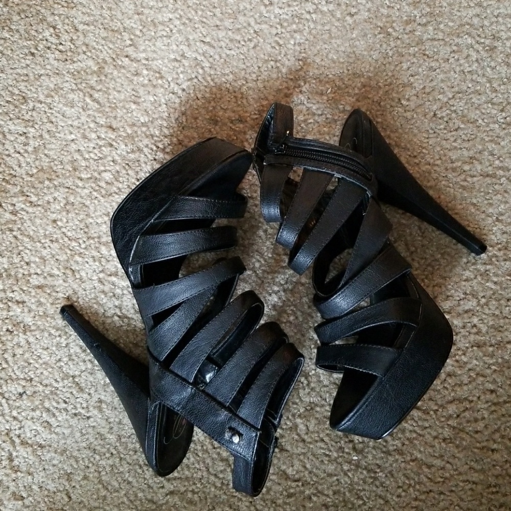 Shoes - Picture 4 of 4